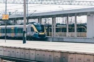 Pociągi zwolnią do 20 km/h! 11 września pasażer&oacute;w czekają duże utrudnienia